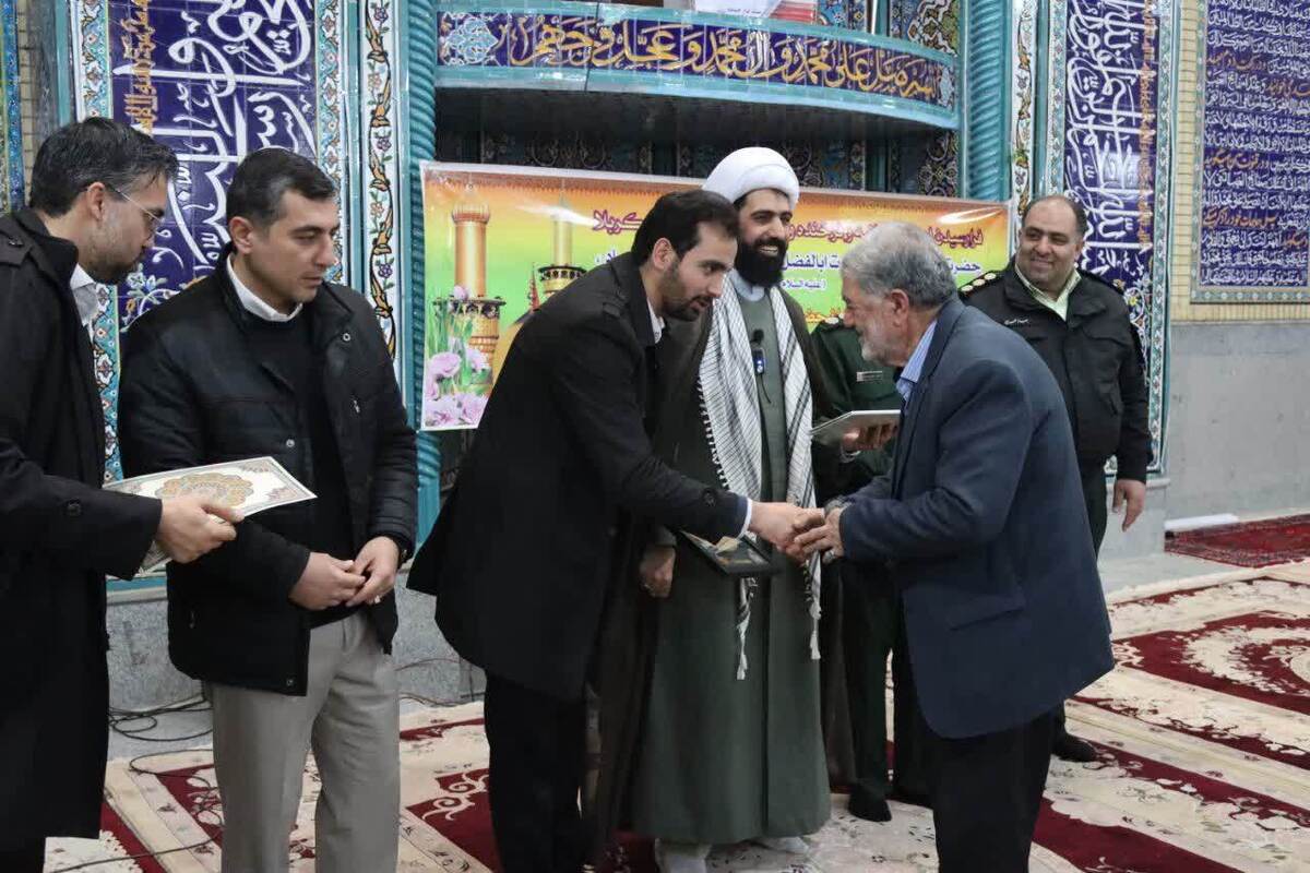 مدیر صندوق استان همدان: برخورداری از بیمه اجتماعی موجب کاهش فقر در جامعه می گردد.