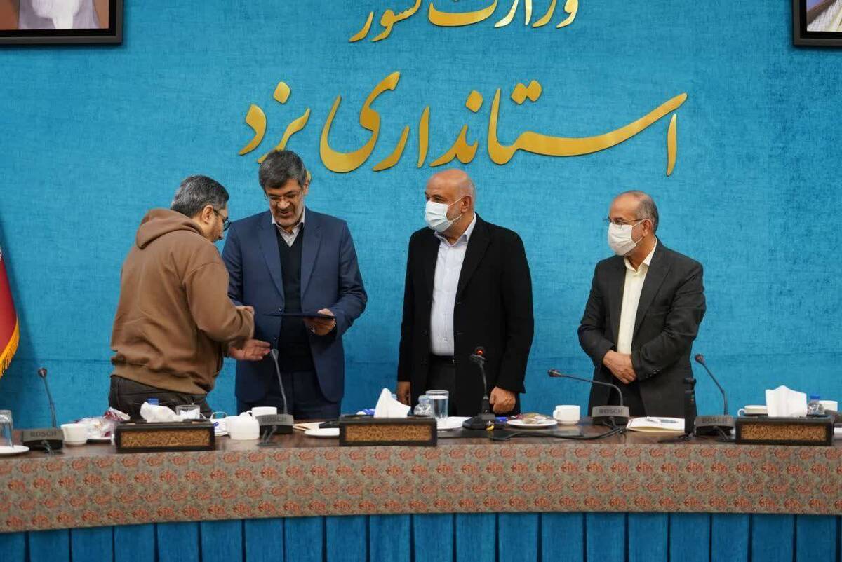در مراسمی با حضور وزیر تعاون، کار و رفاه اجتماعی و استاندار یزد، احکام مستمری به مستمری‌بگیران صندوق استان یزد اعطا شد.