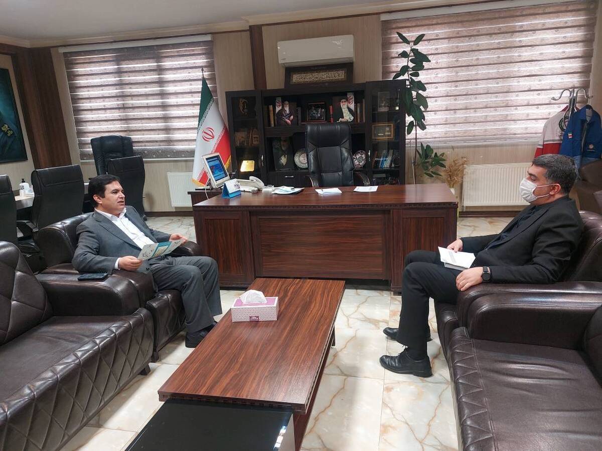 فرماندار شهرستان نظرآباد در دیدار با مدیر صندوق استان البرز بر گسترش چتر پوشش بیمه اجتماعی در این شهرستان تأکید کرد.