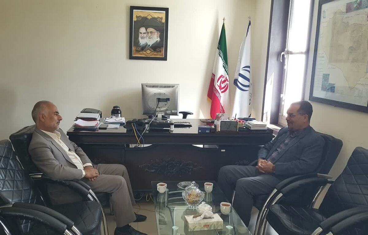 علیرضا اسدی مدیر صندوق استان با مدیرکل دفتر روستایی استانداری خراسان جنوبی دیدار و گفتگو کرد.