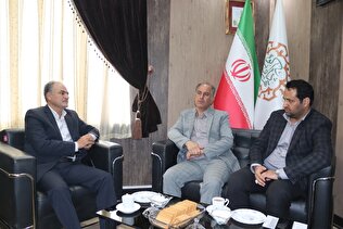 نشست مدیر صندوق بیمه استان یزد با شهزدار شهر ابرکوه جهت گسترش خدمات بیمه ای