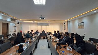 نشست مشاور مدیرعامل صندوق با کارگزاران و کارشناسان اصفهان