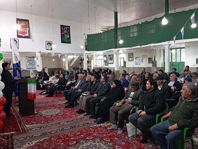 حضور مدیر صندوق استان در جشن بزرگ انقلاب در روستای وهنده با پوشش بیمه ۱۰۰درصدی