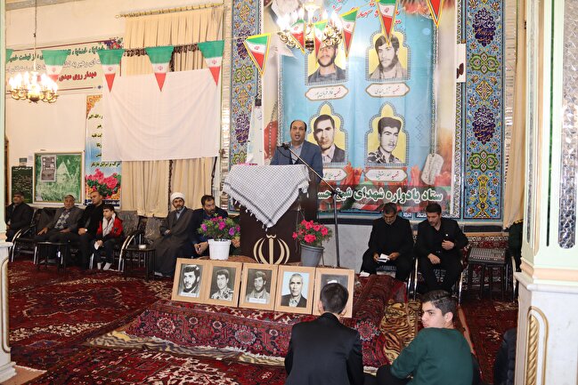 قدردانی مدیرکل آذربایجان شرقی از خانواده شهدا به مناسبت ایام دهه فجر