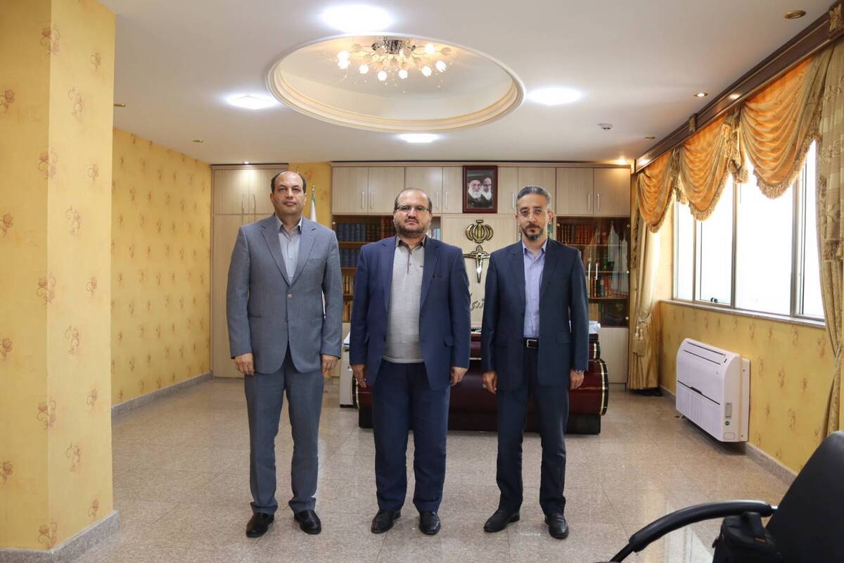 امین بلالی مدیر کل صندوق به همراه حسن ابراهیمی مسئول حراست شمالغرب صندوق با حضور در منطقه 5 بازرسی کل کشور، با سعید قاسمی وند رئیس این منطقه دیدار کرد.