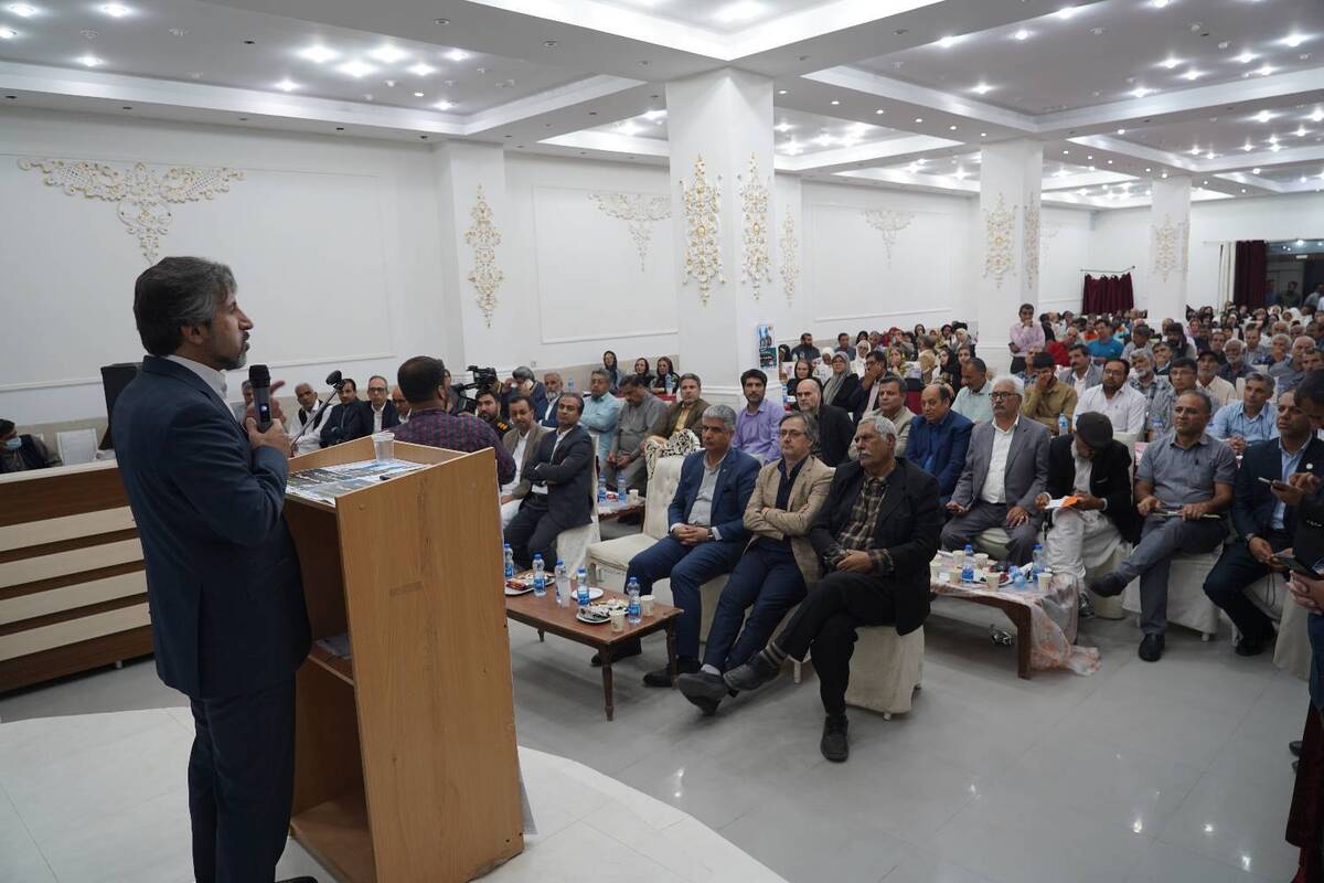 مدیرعامل صندوق بیمه اجتماعی کشاورزان، روستاییان و عشایر در نشست گرامیداشت هفته کار و کارگر و جمع کارگران در زاهدان حضور پیدا کرد.