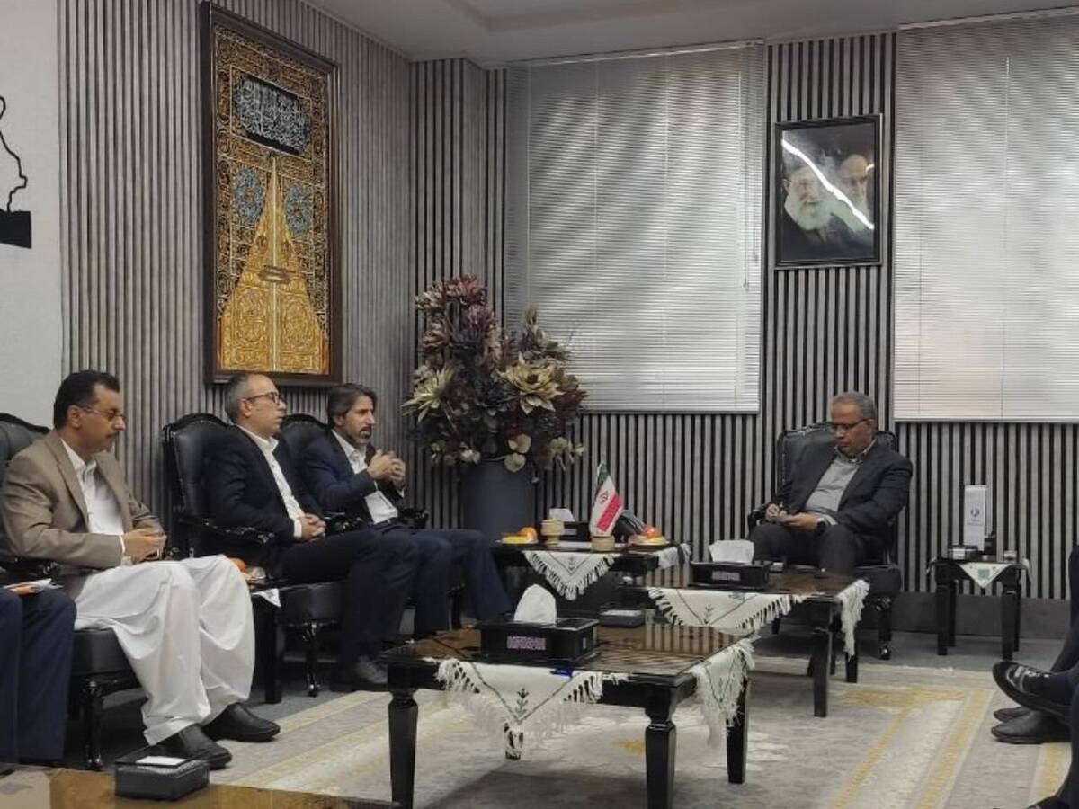 دکتر حامد قادرمرزی، مدیرعامل صندوق و نماینده وزیر تعاون، کار و رفاه اجتماعی، با منصور بیجار، استاندار سیستان و بلوچستان دیدار و گفتگو کرد.