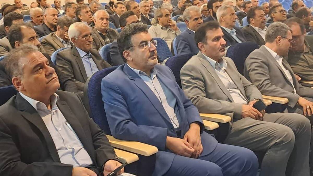 همزمان با گرامیداشت روز شوراهای اسلامی، نشستی با حضور علیرضا صادقی، سرپرست صندوق استان اصفهان، مهدی جمالی نژاد، استاندار اصفهان، معاونین استانداری، مدیران دستگاه‌های اجرایی، فرمانداران، شهرداران، اعضای شوراهای شهر و روستا در سالن شهروند اصفهان برگزار شد.