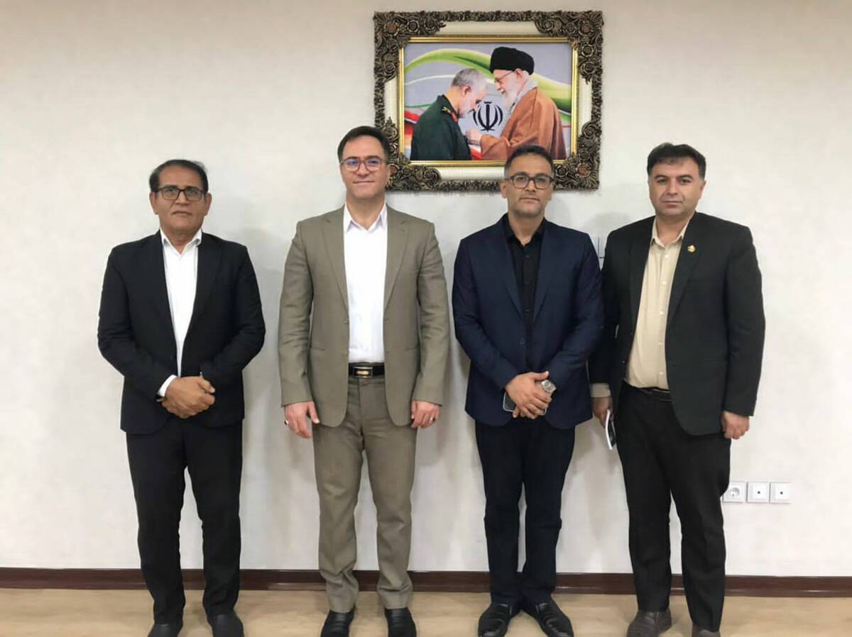 در دیدار سرپرست صندوق استان با فرماندار تنگستان، راهکار‌های گسترش پوشش بیمه‌ای این صندوق در میان جامعه هدف شهرستان تنگستان بررسی شد.