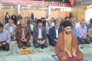 برگزاری میز خدمت صندوق در مصلای نماز جمعه سی‌سخت