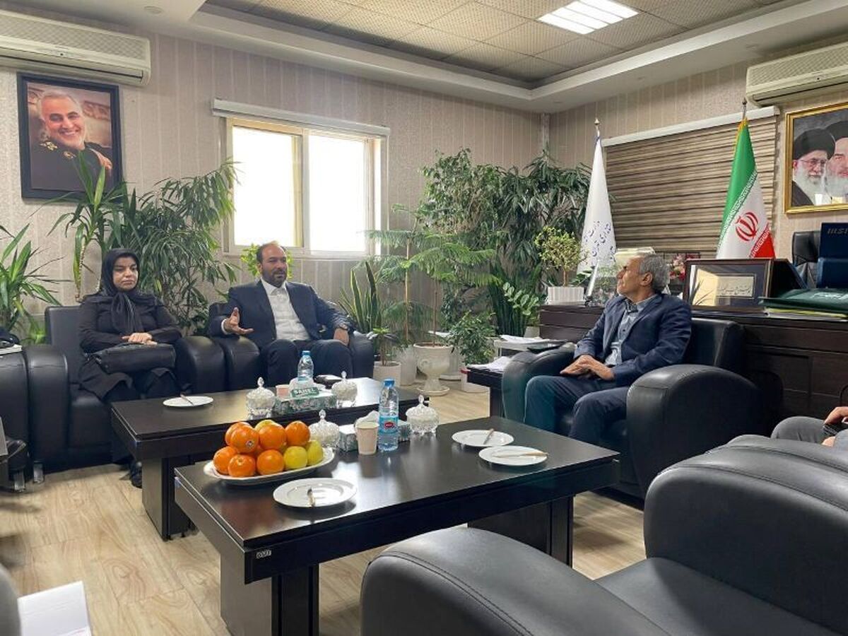 رضا آقاعلیخانی فرماندار رباط کریم با محسن رشیدی اقدم مدیر صندوق استان تهران دیدار و گفت‌و‌گو کردند.