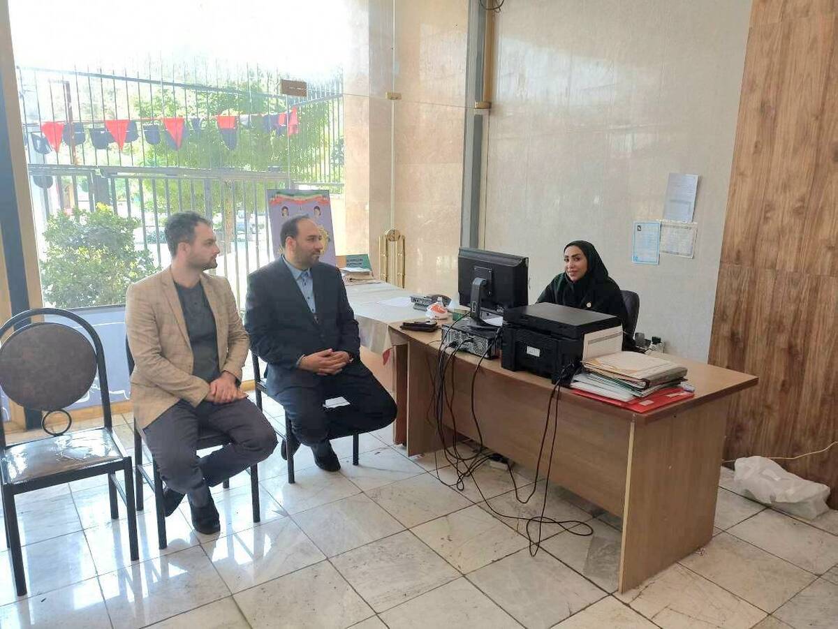 محسن رشیدی اقدم مدیر صندوق استان تهران از دفتر کارگزاری ملارد بازدید کرد.