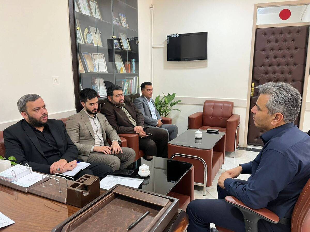 مشاور مدیرعامل و رئیس بازرسی صندوق در استان خراسان رضوی ضمن حضور در ادارات کار، بهزیستی، فنی و حرفه ای، تامین اجتماعی ، مدیریت درمان تامین اجتماعی، اورژانس اجتماعی و بانکهای رفاه و‌ توسعه تعاون شهرستان نیشابور با فرماندار این شهرستان دیدار و گفتگو کرد.