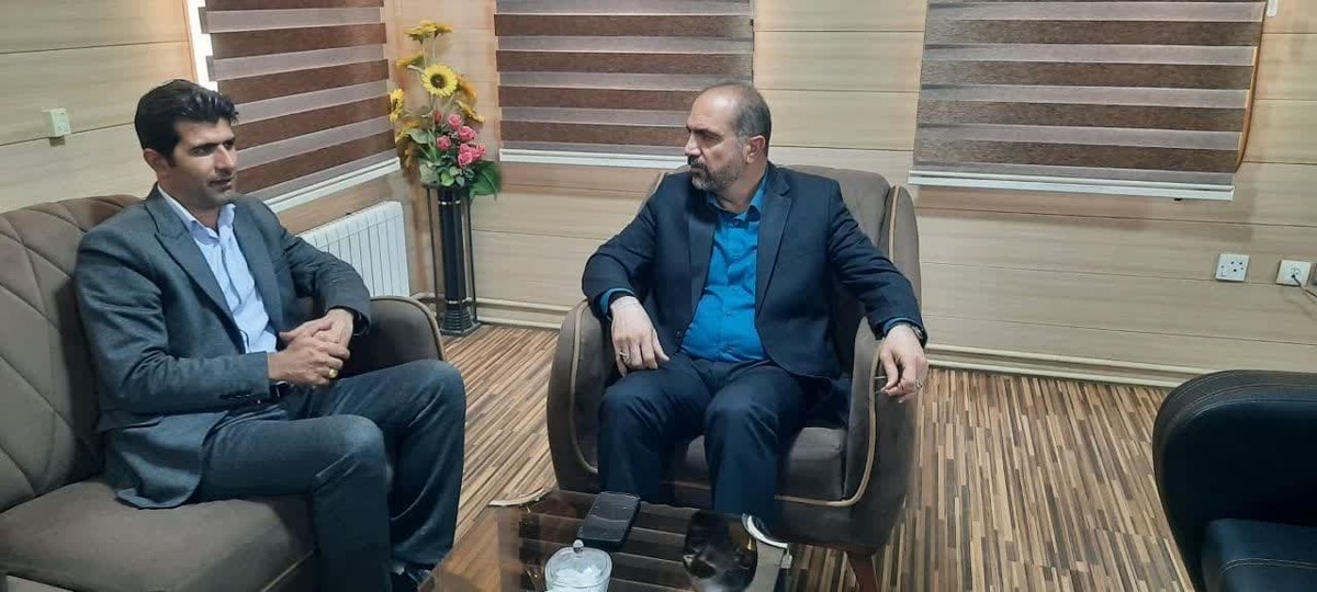 اسدیان، مدیر صندوق استان، در دیدار با ایوب مقیمی فرماندار گچساران بر استفاده از ظرفیت بخشداران و دهیاران برای افزایش ضریب نفوذ بیمه در شهرستان تاکید کرد.