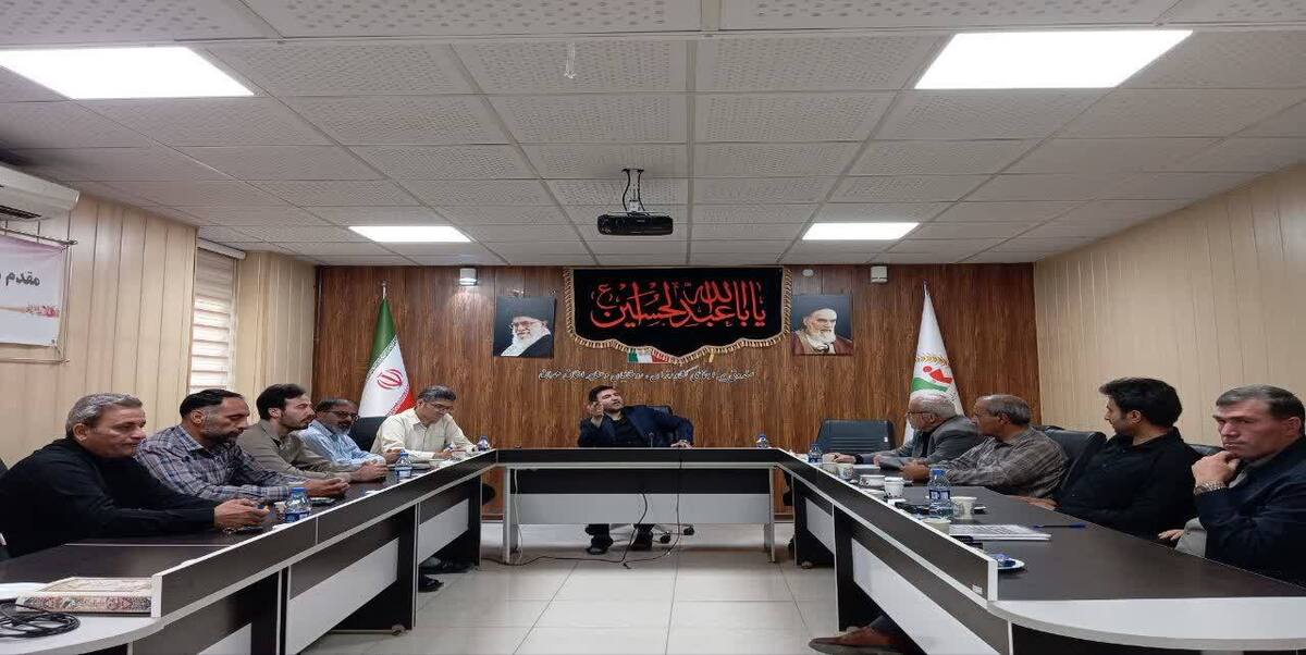 سرپرست صندوق استان بر اهمیت نقش کارگزاران در پیشبرد اهداف صندوق و لزوم توجه به رضایت‌مندی مراجعین تاکید کرد و خواستار تلاش بیشتر در جهت گسترش پوشش بیمه اجتماعی در مناطق روستایی و عشایری شد.