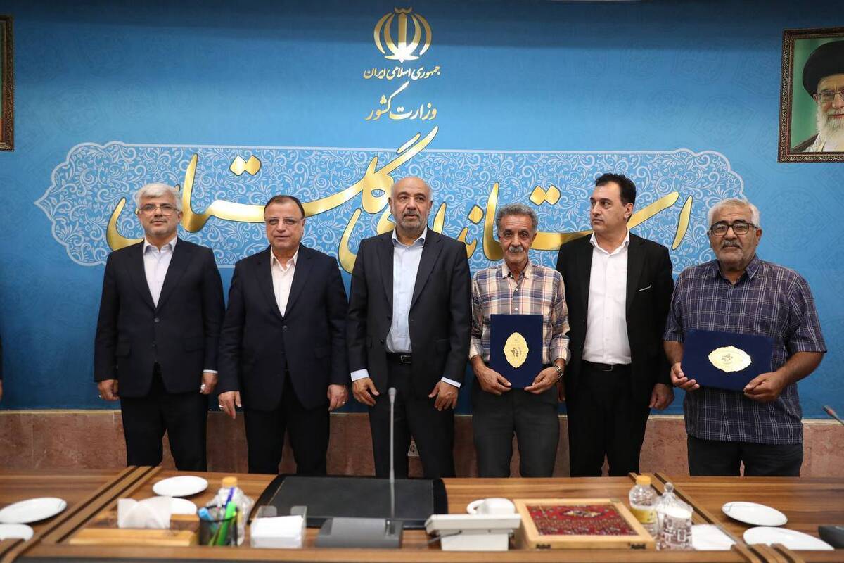 وزیر تعاون، کار و رفاه اجتماعی در مراسمی، احکام مستمری بگیران صندوق استان گلستان را اعطا کرد.