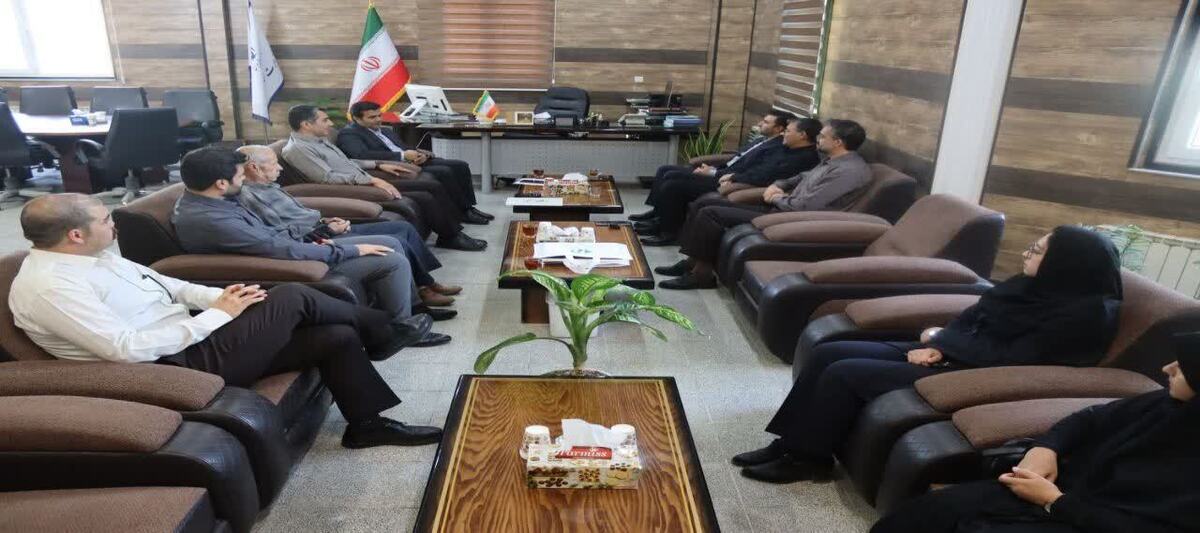 فرهاد جهانیان فرماندار شهرستان رزن: خدمات صندوق در جذب و پوشش بیمه‌ای این قشر مهم و مولد، نقش حیاتی در بهبود معیشت و افزایش سطح زندگی آنان دارد.