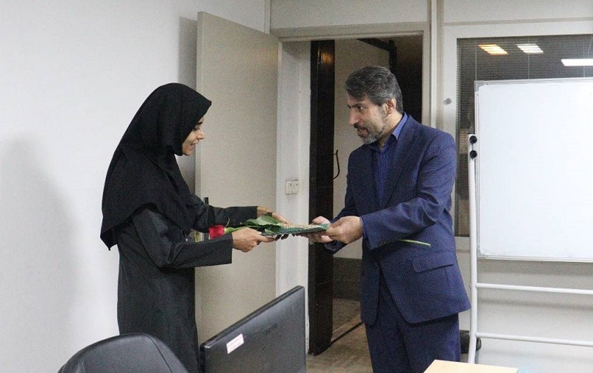 مدیرعامل صندوق به مناسبت 17 مرداد روز خبرنگار، از اصحاب رسانه و خبرنگاران سرویس اجتماعی و سلامت صدا و سیما تقدیر کرد.