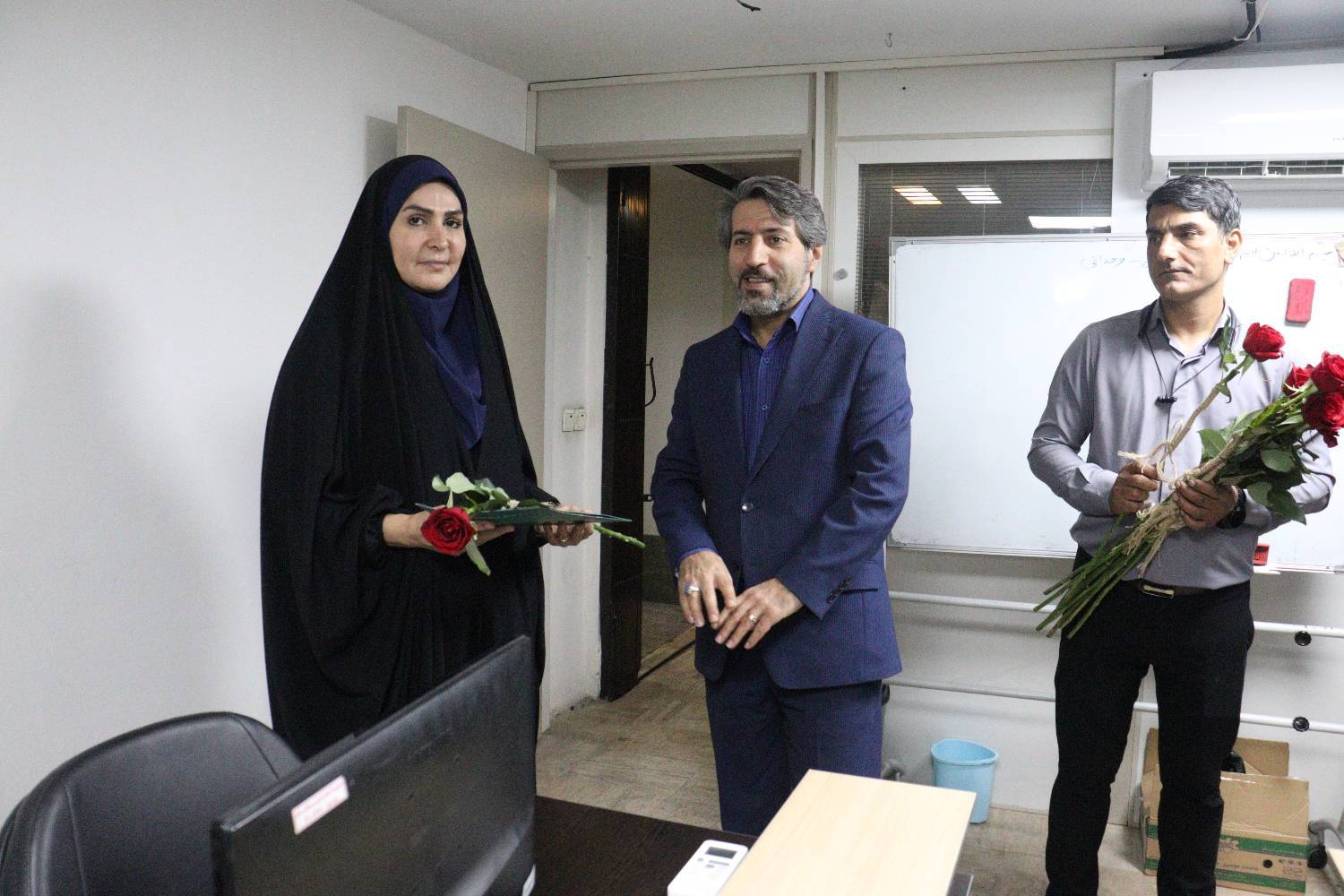 بزرگداشت روز خبرنگار؛ تقدیر مدیرعامل صندوق از خبرنگاران صدا و سیما بزرگداشت روز خبرنگار؛ تقدیر مدیرعامل صندوق از خبرنگاران صدا و سیما