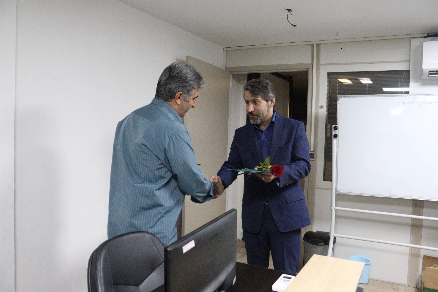 بزرگداشت روز خبرنگار؛ تقدیر مدیرعامل صندوق از خبرنگاران صدا و سیما بزرگداشت روز خبرنگار؛ تقدیر مدیرعامل صندوق از خبرنگاران صدا و سیما