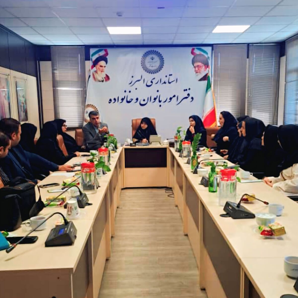 مدیر صندوق استان البرز نشست هم اندیشی کارگروه ورزش و سلامت که با حضور مشاورین بانوان فرمانداران و فعالین حوزه های ورزشی استان خدمات صندوق را تبیین کرد.