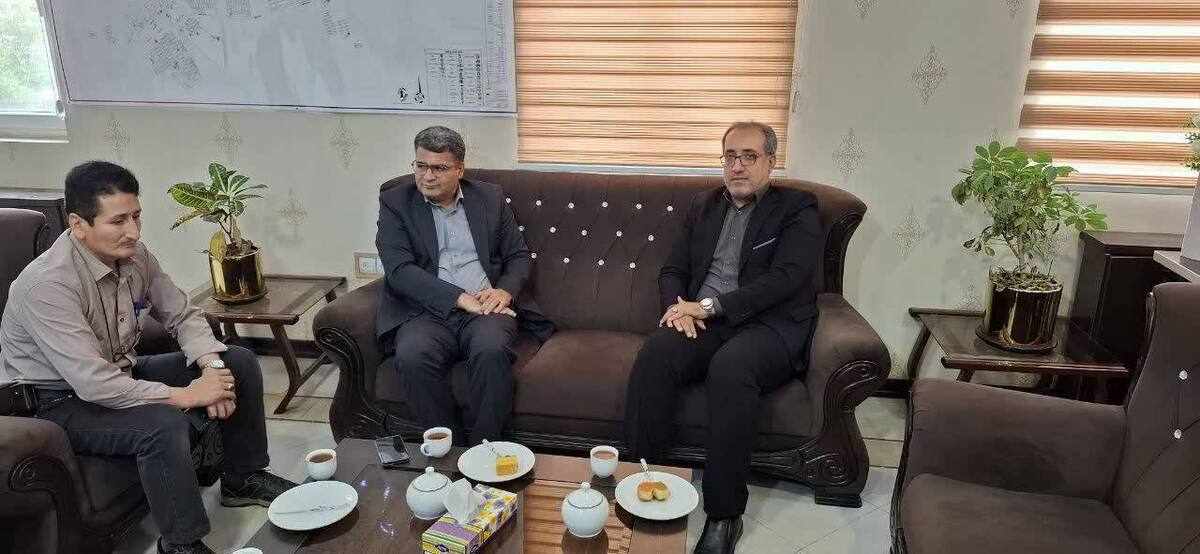 در دیدار مدیر صندوق استان کرمانشاه با فرماندار کنگاور، بر ضرورت افزایش ضریب پوشش بیمه‌ای، ارتقای سطح آگاهی جامعه هدف و گسترش اطلاع‌رسانی در میان روستائیان و کشاورزان و عشایر این شهرستان تأکید شد.