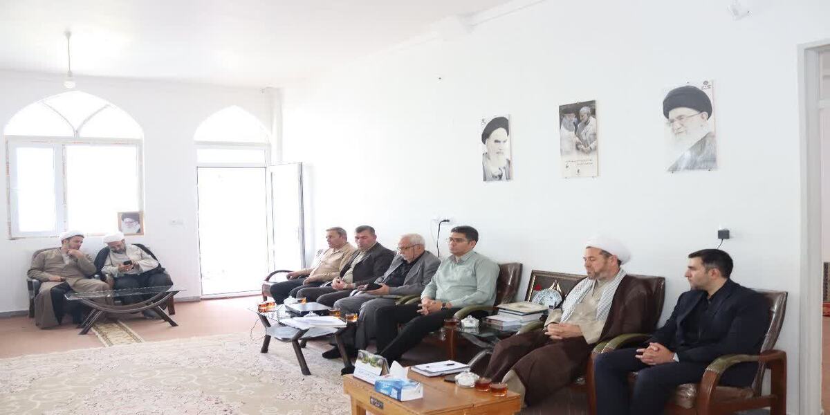 سرپرست صندوق استان باحضور در دفتر امام جمعه با امام جمعه شهرستان دیدار و گفتگو کرد.