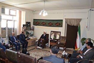 دیدار مدیرکل استان به همراه کارگزاران با امام جمعه شهرستان شبستر