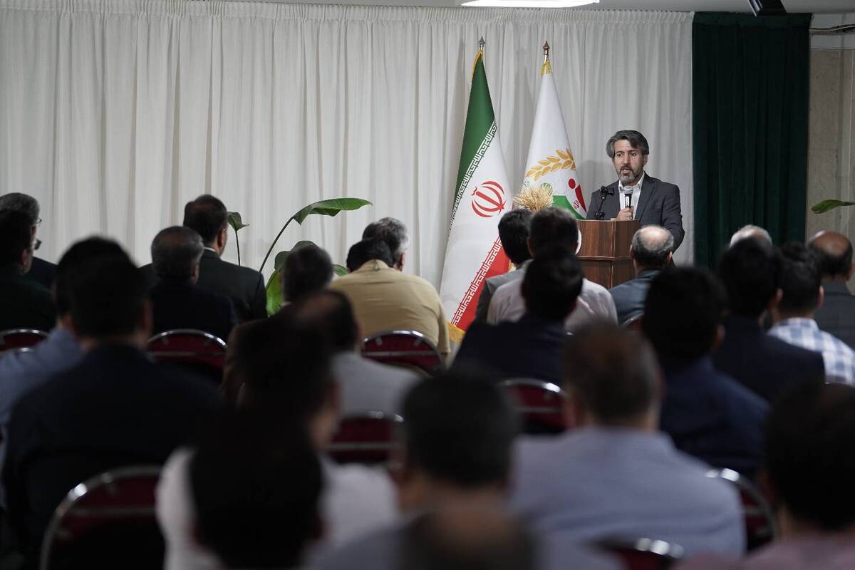 جشن باشکوه میلاد پیامبر اعظم(ص) و ولادت حضرت امام جعفر صادق(ع) و هفته وحدت باحضور هیئت مدیره، مدیرعامل، معاونین، مشاورین، مدیران کل ستادی و کارکنان برگزار شد.