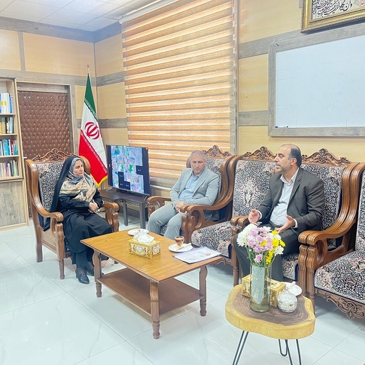 در نشست مدیر صندوق استان با فرماندار و معاون عمرانی فرمانداری شهرستان جیرفت در راستای اطلاع رسانی گسترده در جامعه هدف صندوق، هماهنگی بین دستگاهی در جلسه آتی شورای اداری شهرستان انجام می گیرد.