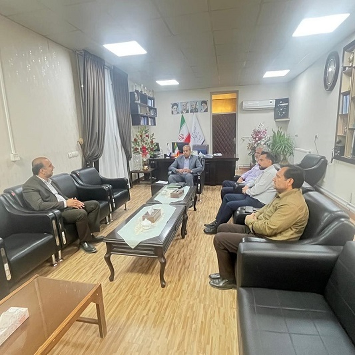 در راستای تقویت همکاری بین بخشی وارائه خدمات بیمه اجتماعی به جامعه هدف، مدیر صندوق استان با حضور در شهرستان عنبرآباد با فرماندار ملاقات و گفتگو کرد.