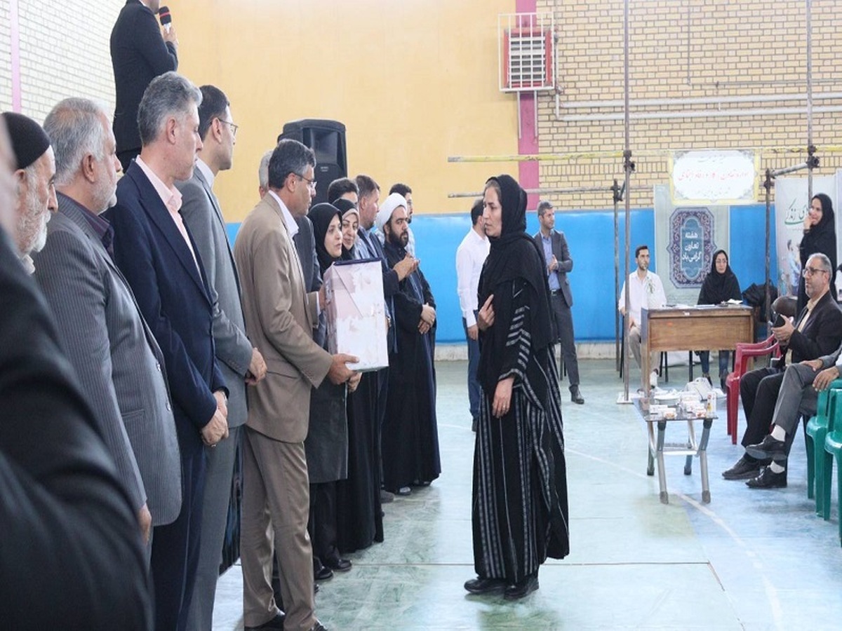 جشنواره «زنان، سلامت خانواده، تعالی جامعه » در شهر عصمت‌آباد شهرستان بویین زهرا با حضور فعال صندوق بیمه اجتماعی و ارائه مشاوره بیمه‌ای برگزار شد.