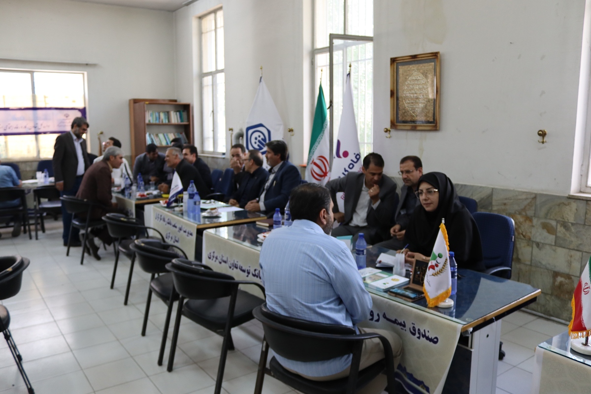 میز ارتباطات مردمی با حضور مسئولین اداره‌کل تعاون، کار و رفاه اجتماعی استان مرکزی و مدیران دستگاه‌های تابعه وزارت کار در مجموعه ورزشی کارگران اراک برگزار شد.