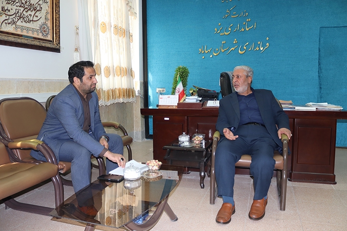 در نشست مدیر صندوق استان یزد با فرماندار بهاباد، ضمن بررسی راهکارهای افزایش ضریب پوشش بیمه‌ای بر تشکیل ستاد راهبردی، همکاری دهیاران، ارائه طرح‌های تشویقی و بیمه همسران کارگران تأکید شد.