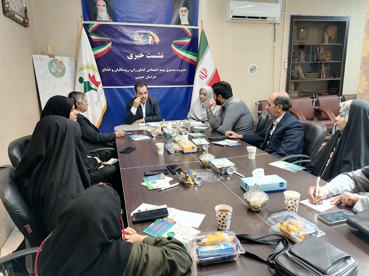 نشست خبری علیرضا اسدی مدیر صندوق استان به مناسبت روز روستا و عشایر با اصحاب رسانه برگزار شد.