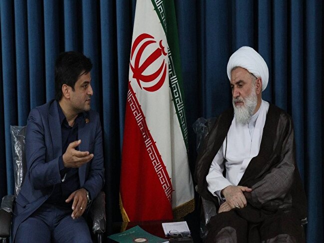 دیدار مدیر صندوق استان قزوین با امام‌جمعه محمدیه