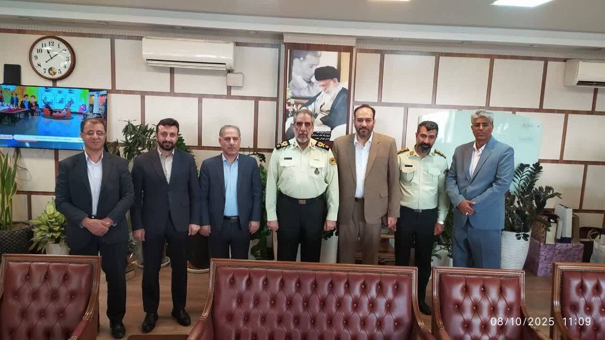 محسن رشیدی اقدم مدیر صندوق استان تهران با عباسعلی محمدیان فرمانده انتظامی تهران بزرگ دیدار و گفت‌و‌گو کرد.