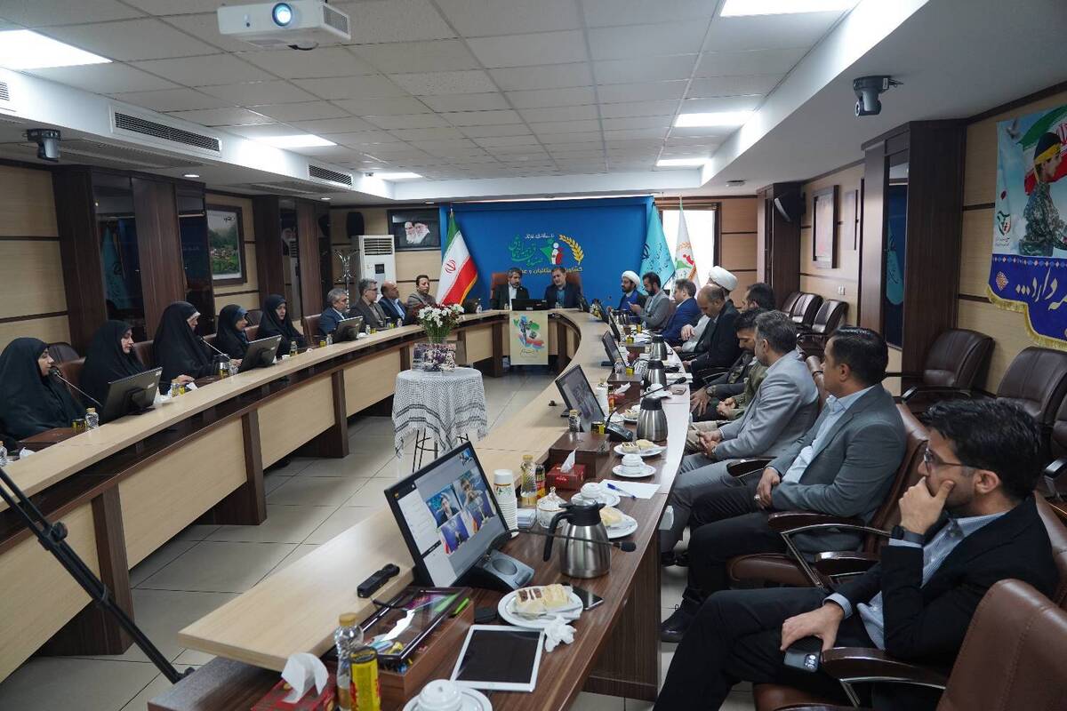 مراسم گرامیداشت هفته دفاع مقدس و نشست فرهنگی صندوق، حامد قادرمرزی مدیرعامل صندوق از اقدامات و فعالیت های محمد چکشیان معاون فرهنگی و اجتماعی وزارت متبوع تقدیر کرد.