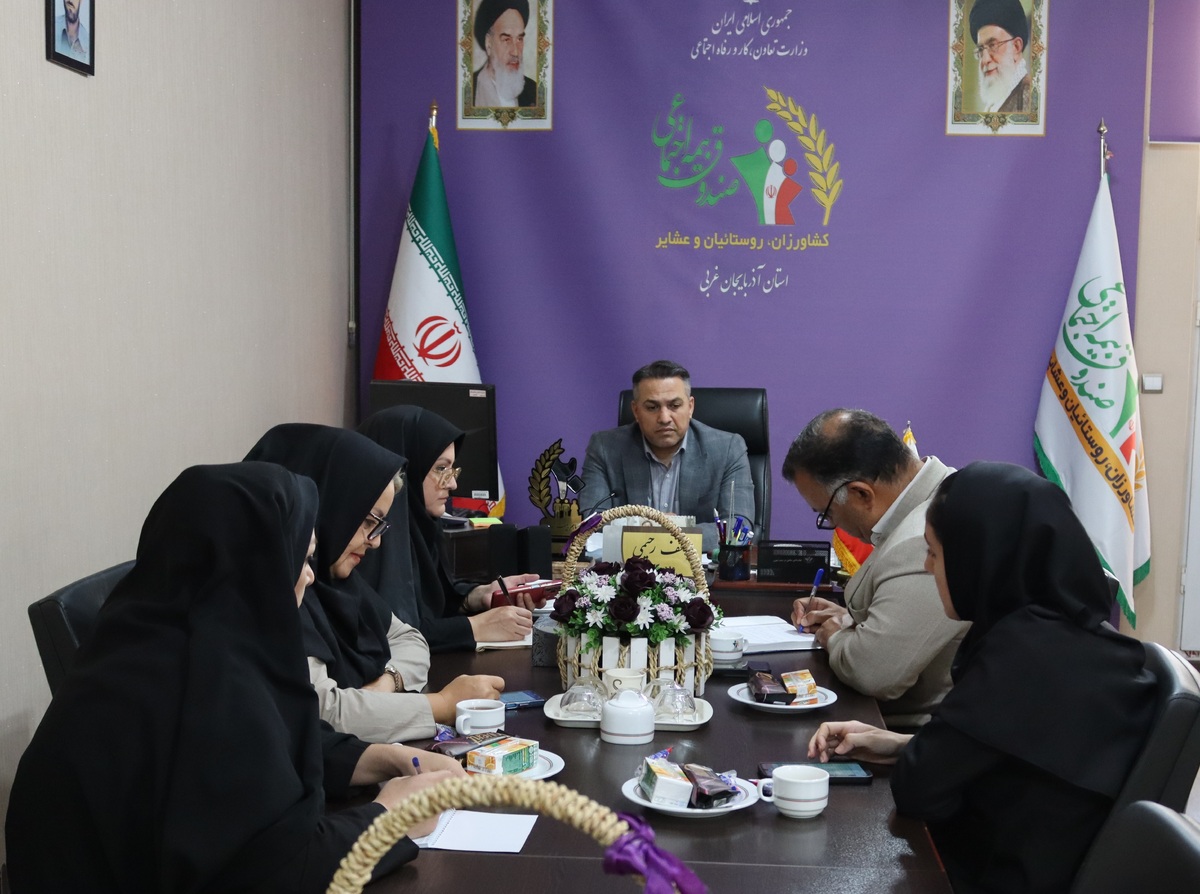 یوسف رحیمی، سرپرست اداره کل صندوق استان آذربایجان غربی، در گفت‌و‌گو با خبرنگاران استان به مناسبت روز ملی روستا و عشایر از کسب رتبه اول در جذب بیمه شده جدید در شش ماهه نخست سال ۱۴۰۴ خبرداد.