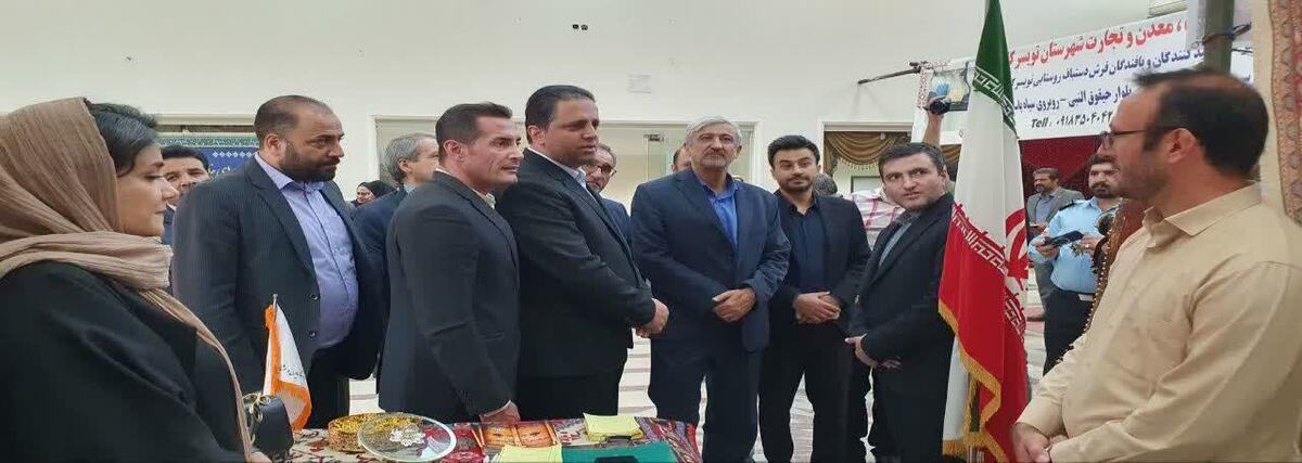 سرپرست صندوق استان باحضور در جشنواره فرش تویسرکان اقدامات واهداف صندوق را تشریح کرد.