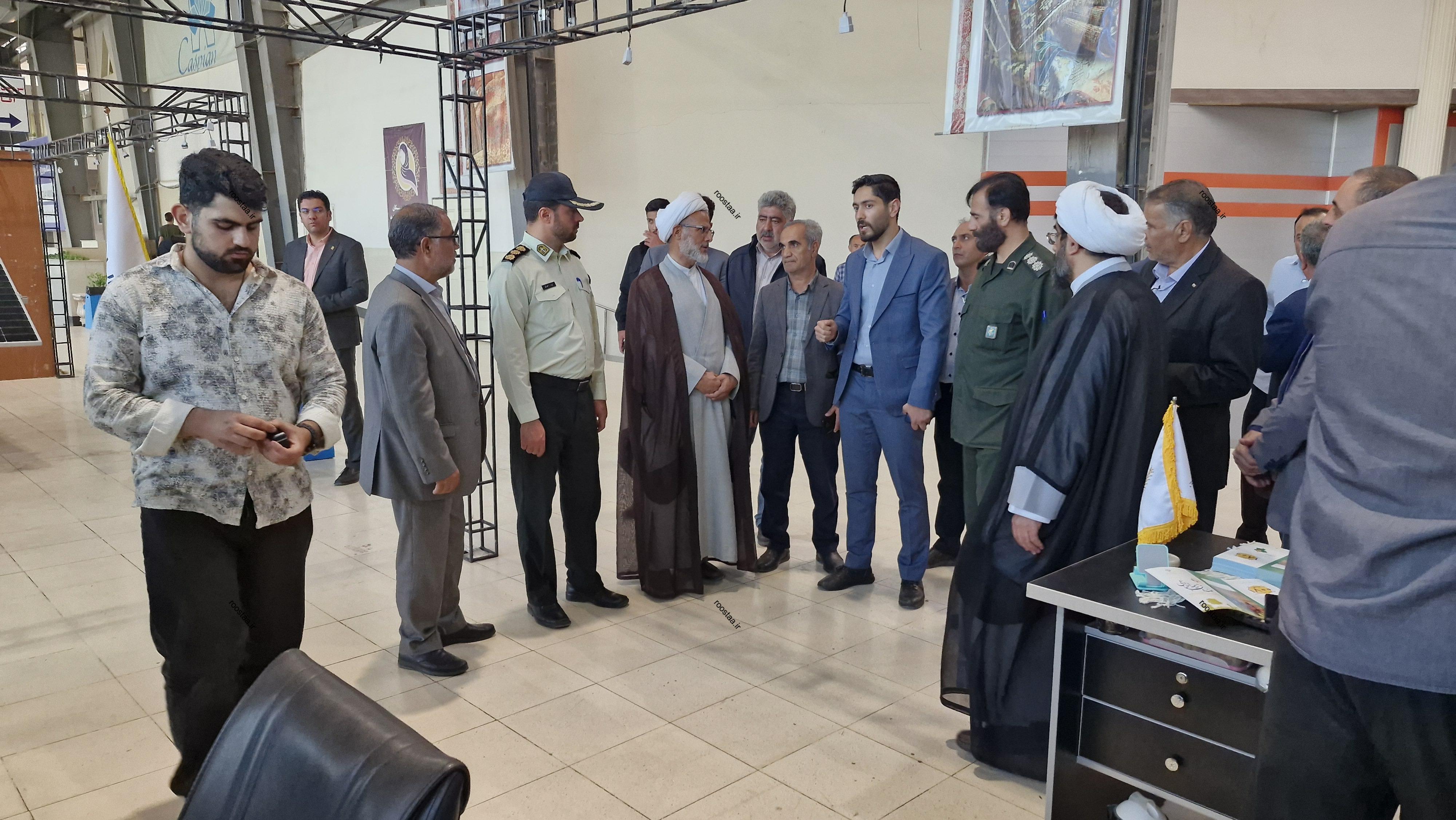 بازدید مسئولان استانی از غرفه صندوق در نمایشگاه توانمندی‌های اقتصاد مقاومتی زنجان