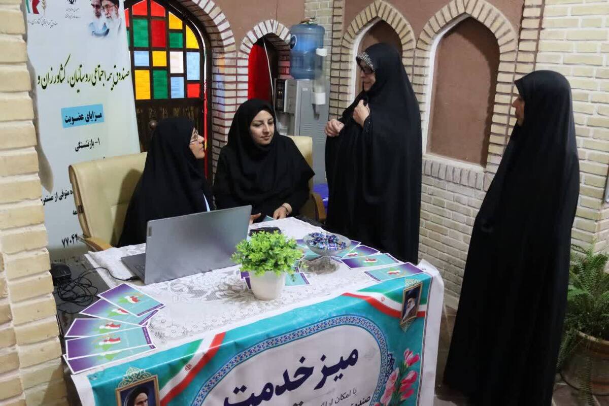 آیین افتتاح نمایشگاه جوزغند و صنایع دستی شهر تاریخی نراق از توابع شهرستان دلیجان در استان مرکزی، با حضور صندوق بیمه اجتماعی کشاورزان، روستائیان و عشایر استان مرکزی برگزار گردید.