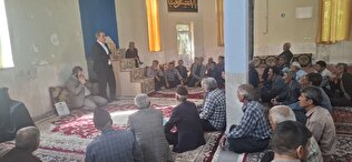 تأکید مدیر صندوق بیمه اجتماعی کرمانشاه بر توسعه پوشش بیمه‌ای در مناطق روستایی و عشایری / میز خدمت در روستای سرماج برگزار شد