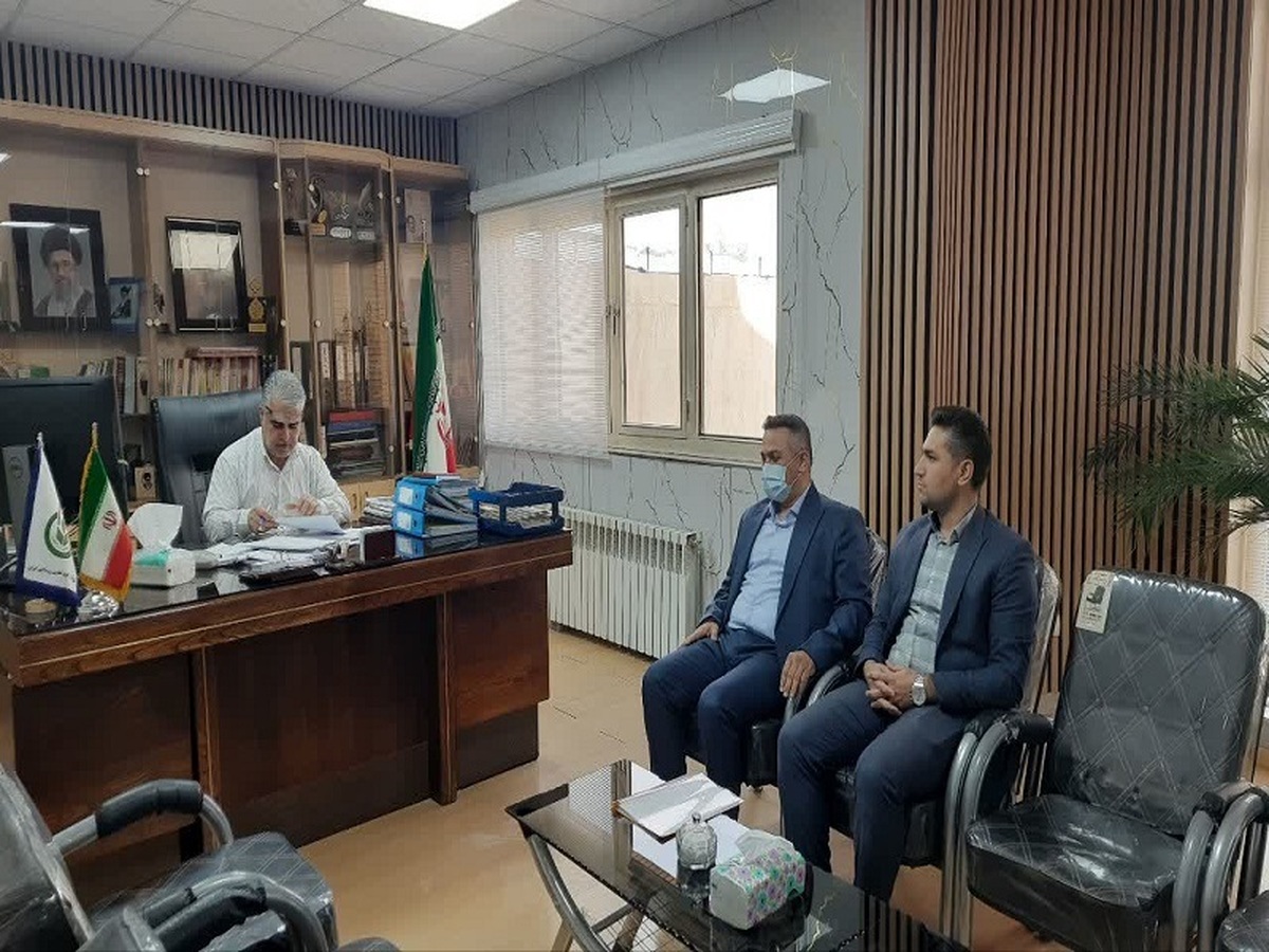 در نشست سرپرست اداره کل صندوق استان آذربایجان غربی با مدیر تعاون روستایی استان، راهکار‌های توسعه همکاری و افزایش ضریب پوشش بیمه‌ای اعضای تعاونی‌های روستایی مورد بررسی قرار گرفت.