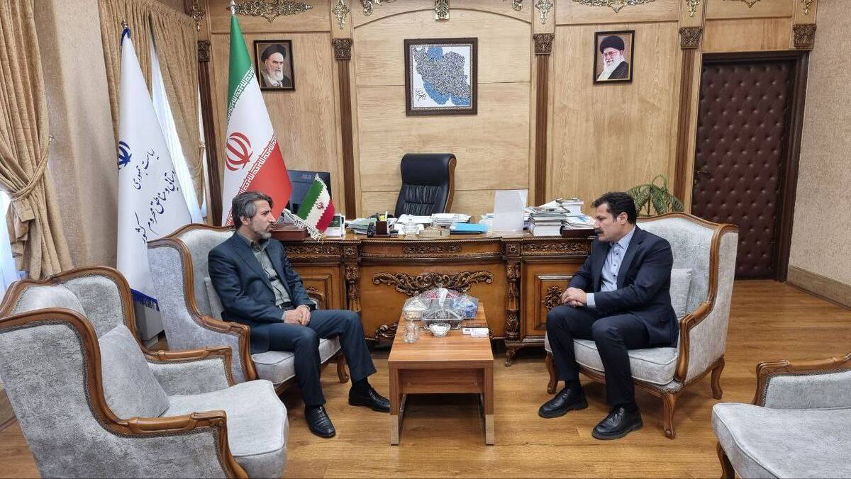 حامد قادرمرزی مدیرعامل صندوق با عبدالکریم حسین‌زاده معاون رئیس جمهور در امور توسعه روستایی و مناطق محروم کشور دیدار و گفتگو کرد.