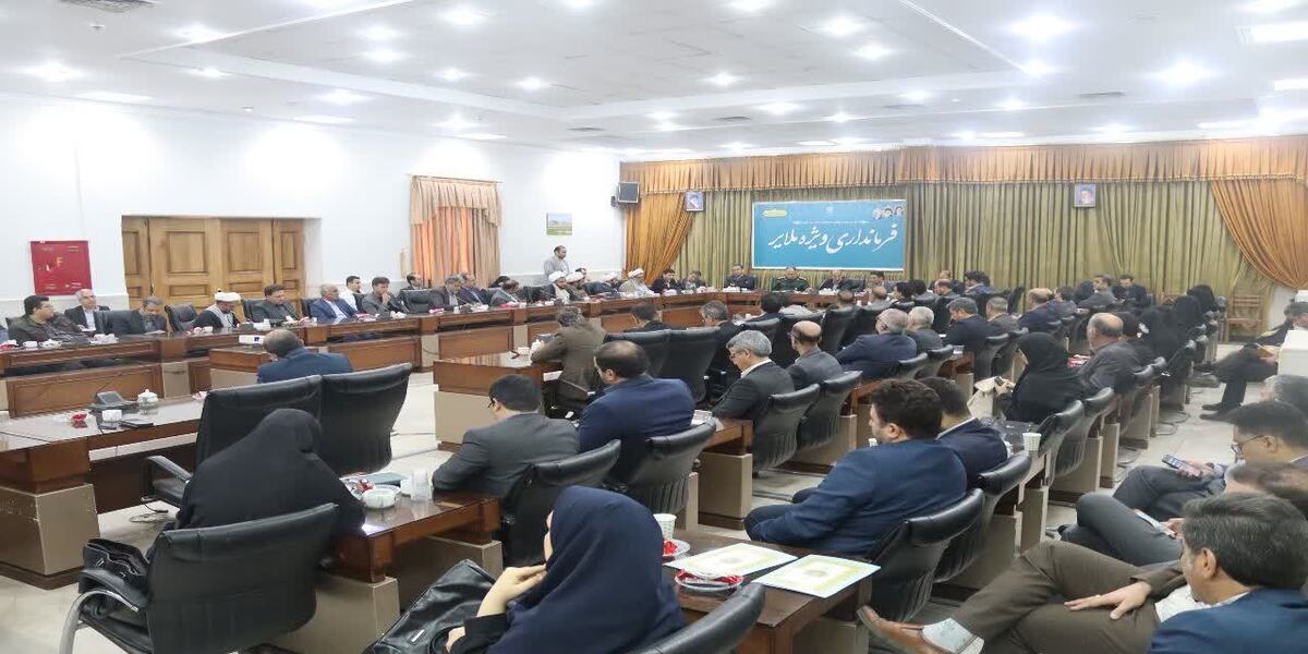 فامیل کریمی در جلسه شورای اداری شهرستان ملایر خدمات صندوق را تبیین کرد.