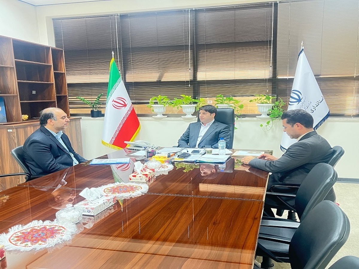 در نشست مدیر صندوق استان با مدیرکل حوزه استاندار کرمان بر تعامل و همکاری همه دستگاه هاحول محورخدمت به مردم تأکید شد.