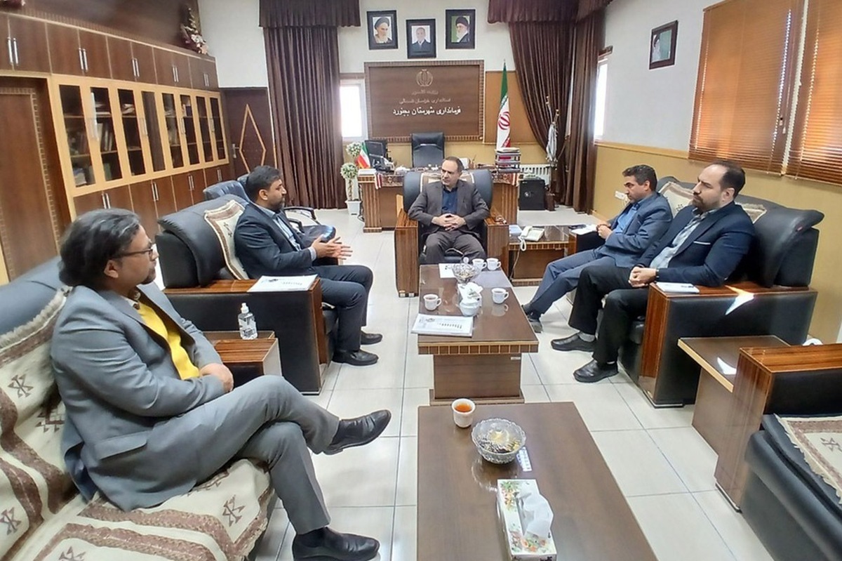 دیدار مدیر صندوق استان خراسان شمالی با فرماندار شهرستان بجنورد بر لزوم اطلاع رسانی هرچه بیشتر خدمات و مزایای صندوق در سطح روستاها تأکید شد.