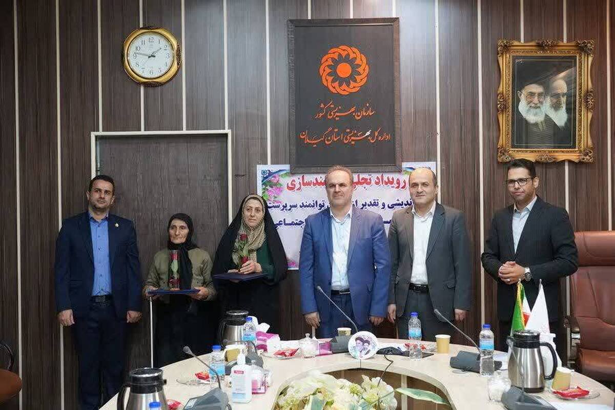 در جلسه هم اندیشی روسای سازمان بهزیستی شهرستان های استان گیلان با مدیر صندوق استان گیلان ، احکام بازنشستگی افراد سازمان بهزیستی اهداء گردید .