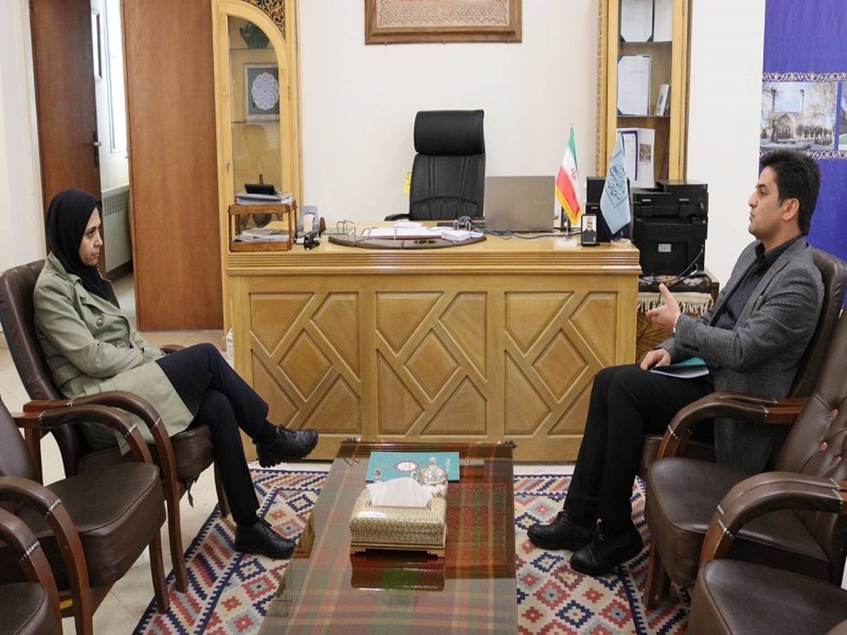 در راستای اجرای تفاهم نامه همکاری میان صندوق و اداره کل میراث فرهنگی، گردشگری و صنایع‌دستی استان، نشست مشترکی با هدف توسعه خدمات بیمه ای برای فعالان حوزه صنایع دستی و گردشگری  برگزار شد.